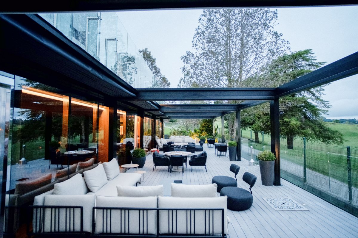 Natal e Réveillon com sabores refinados no Suryaa Curio Collection by Hilton! 