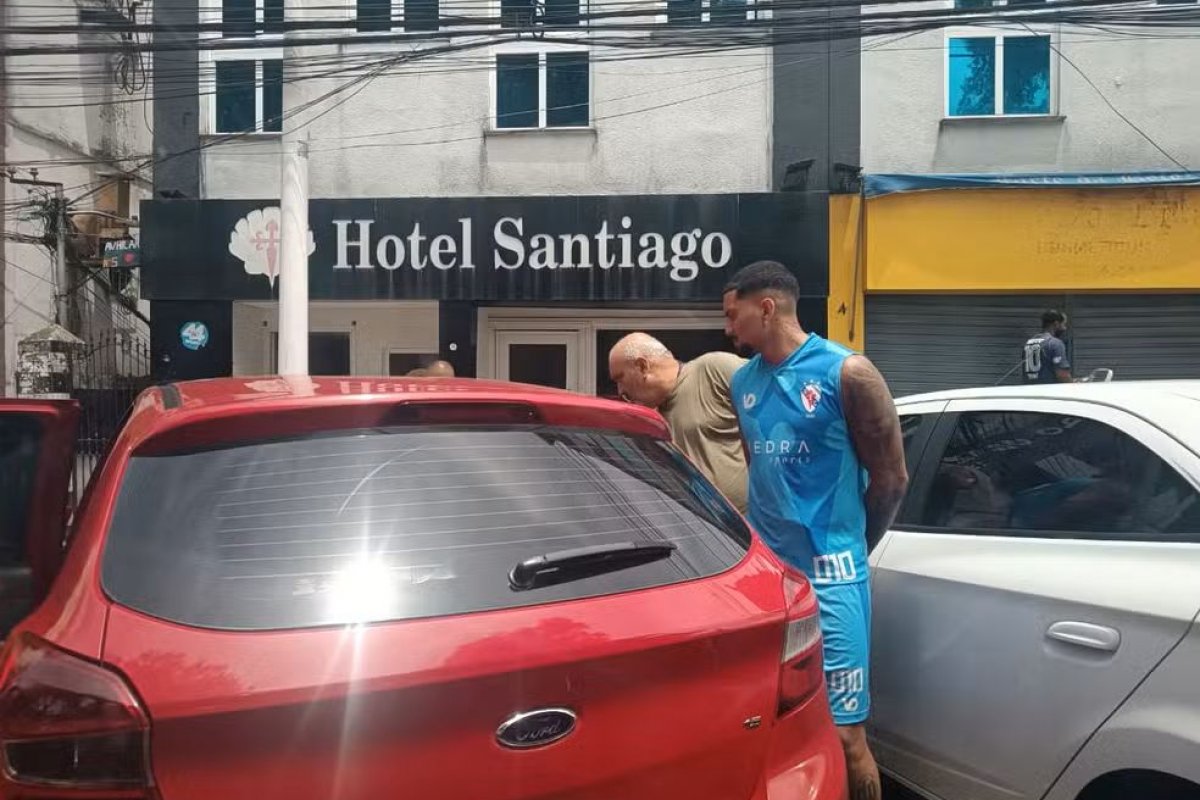 Ex-jogador do Santos preso por suspeita de estuprar mulher em Salvador é solto após audiência de custódia