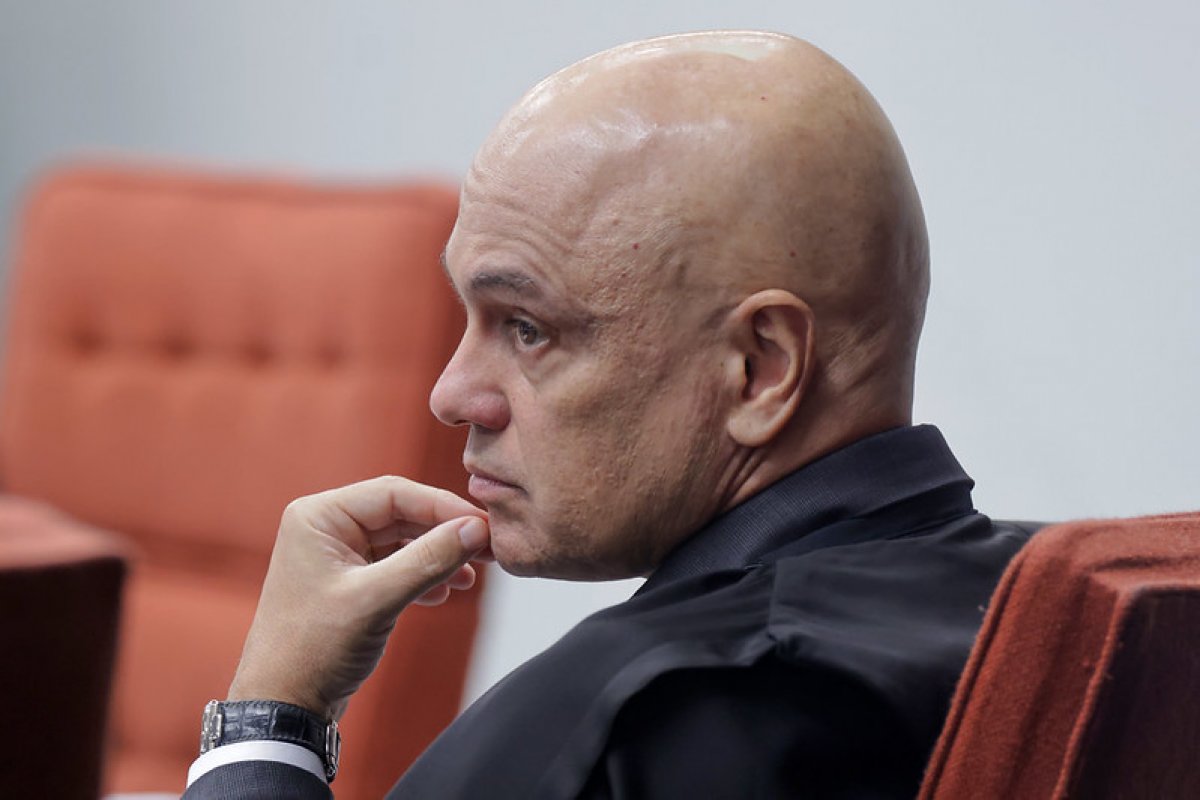 Após pedido de defesas, Moraes nega participação de Fux no julgamento do núcleo 2 da trama golpista