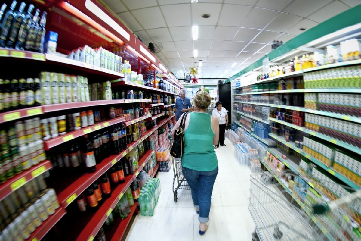 Preço da cesta básica de alimentos cai em 24 capitais, diz pesquisa