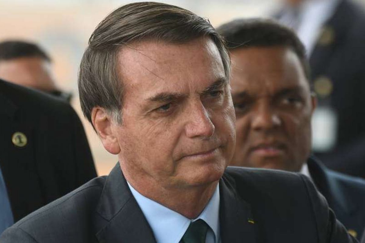 Bolsonaro privilegia gastos com militares no primeiro ano de governo