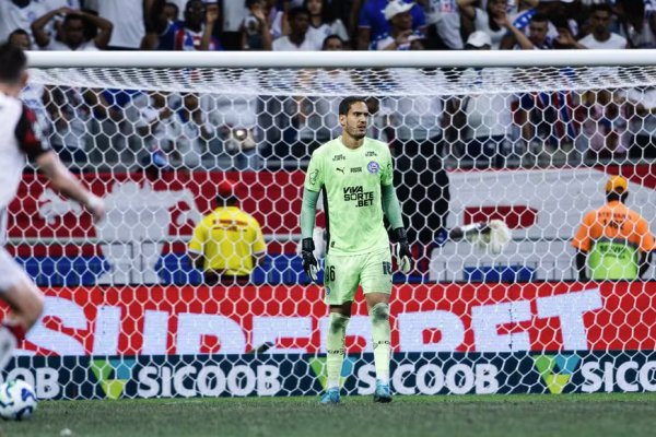 [Bahia acerta compra definitiva do goleiro Ronaldo do Altético-GO por R$ 5 milhões]