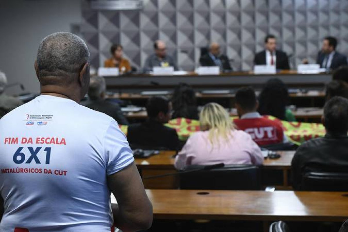 Comissão do Senado aprova fim da escala de trabalho 6x1 em votação relâmpago