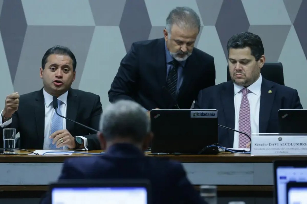 CCJ do Senado adia votação do PL do Impeachment para 2026