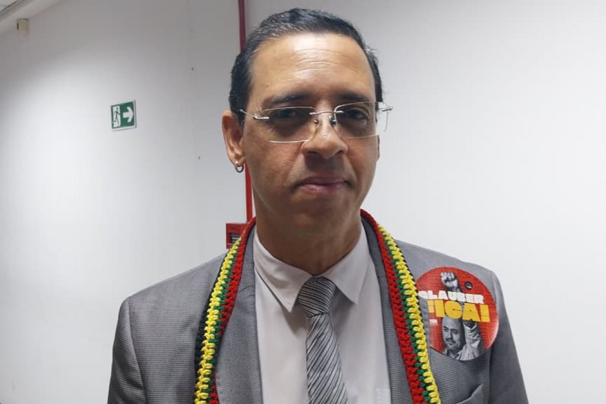 Vídeo: "É uma movimentação contra o povo brasileiro", afirma Hilton Coelho sobre aprovação de projeto que visa reduzir pena de Bolsonaro e integrantes do 8 de janeiro