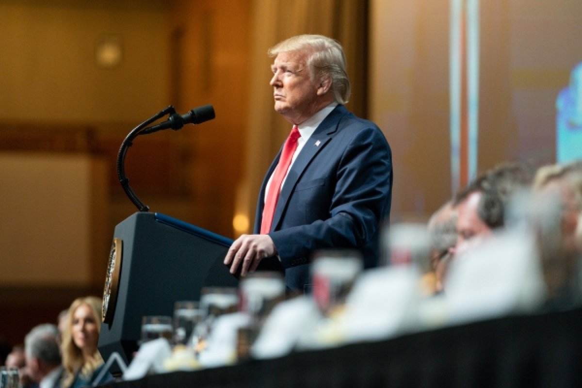 EUA confirma primeira primeira morte pelo coronavírus no país