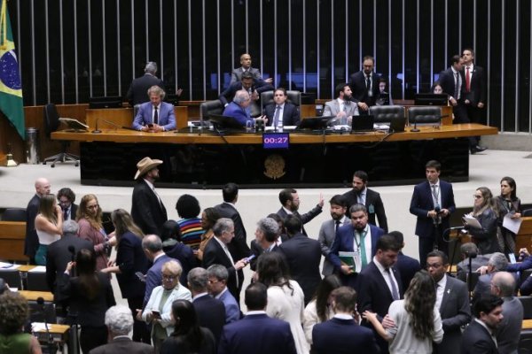 [Câmara adia votação sobre regras para trabalho por aplicativos]