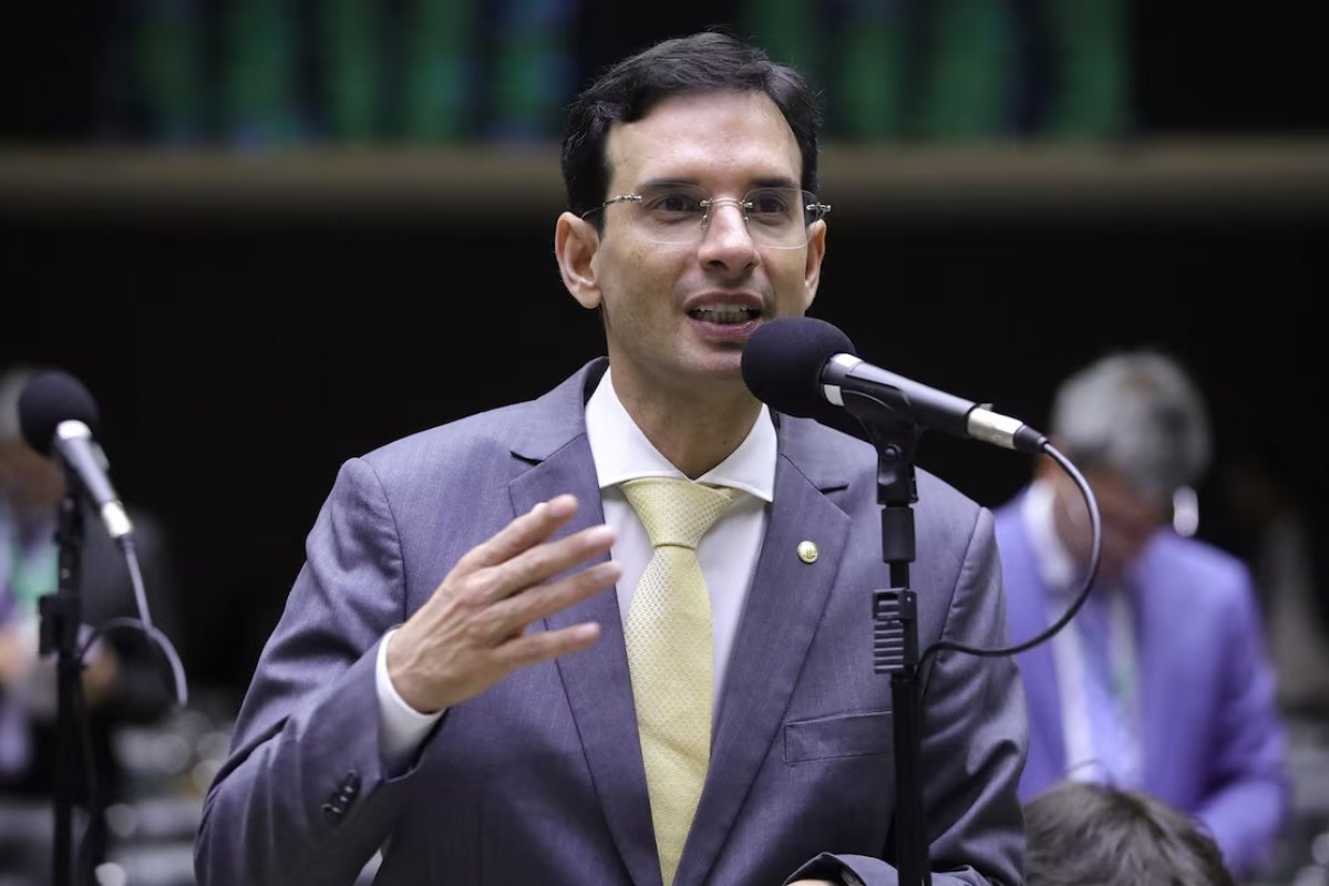 Vídeo: conversa flagra Leo Prates e deputados atribuindo votação do PL da Dosimetria à insatisfação com liberação de emendas