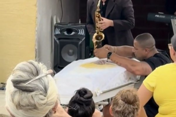 [Vídeo: preso por jogar a companheira de prédio em São Paulo chorou no velório da vítima ]