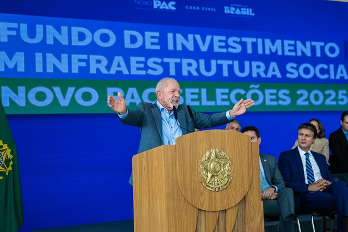 Vídeo: Lula critica uso de celulares durante anúncio de investimentos em infraestrutura