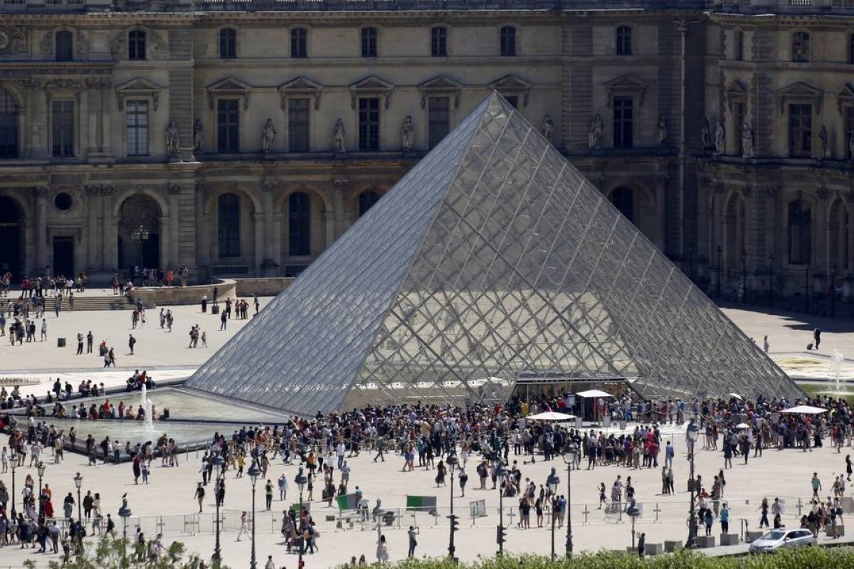 Museu do Louvre amanhece fechado neste domingo (1°) por causa do surto coronavírus