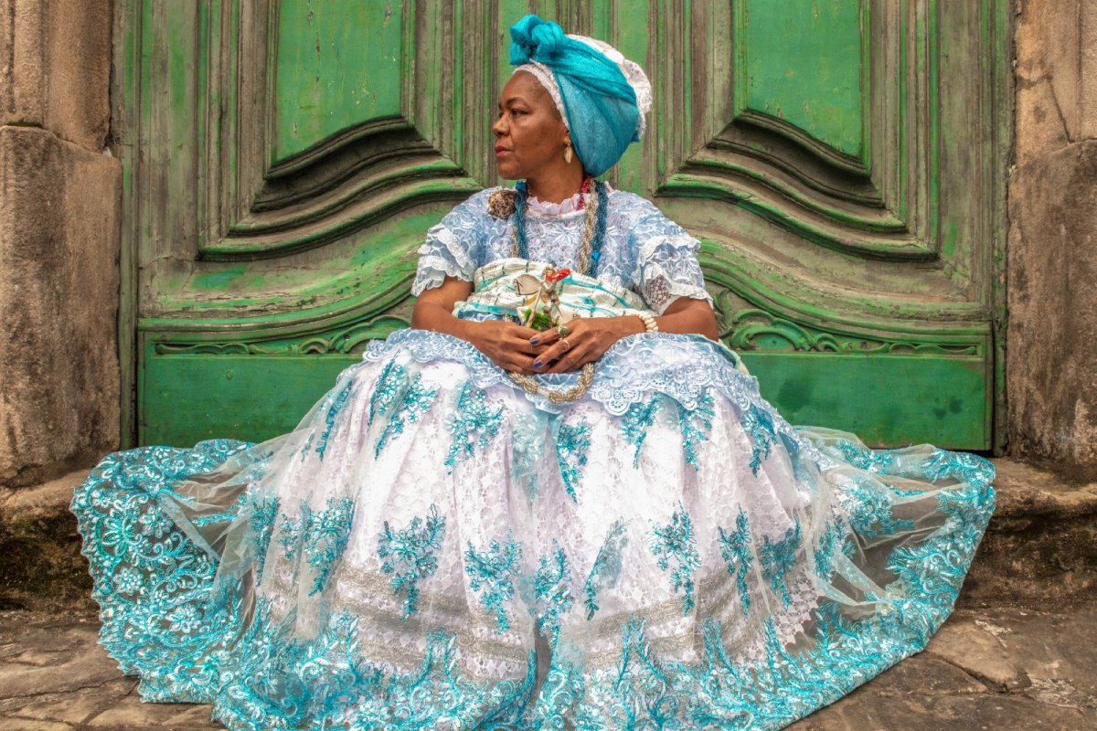 Galeria apoia criação de livro que reúne 28 artistas em homenagem à figura icônica das baianas!