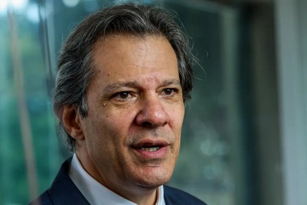 [Haddad afirma que pode deixar governo para contribuir na campanha de Lula em 2026]