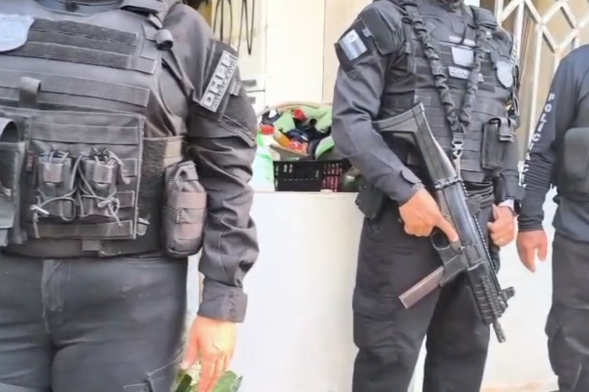 Três suspeitos por homicídio são presos ao lado da Estação Pirajá, em Salvador