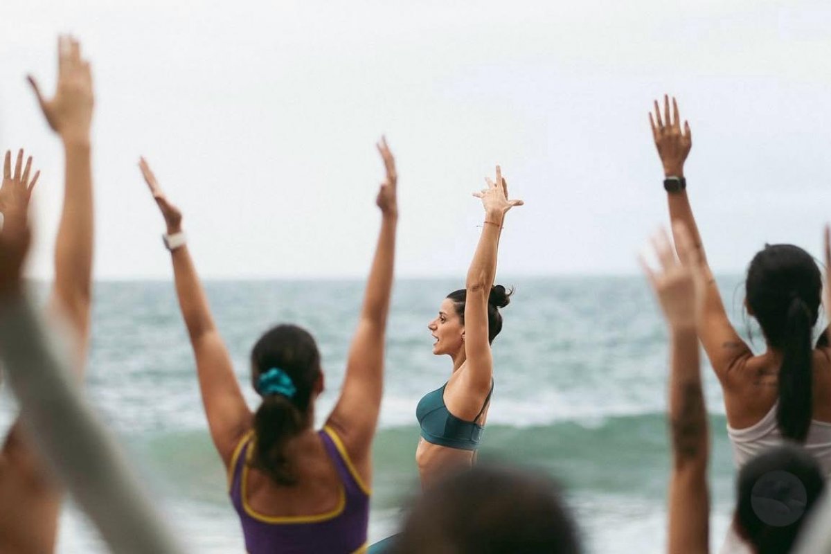 Blue Praia promove edição especial de Verão do Yoga ao Amanhecer com Thaís Khoury!