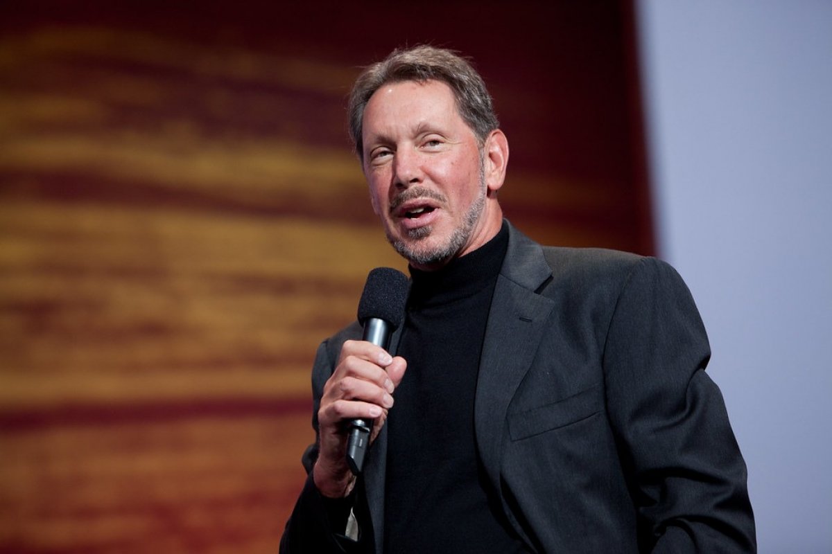 Larry Ellison perde quase R$ 170 bilhões em um dia e cai para 3° no ranking de bilionários da Forbes