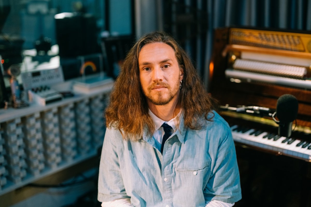 Vitor Kley lança audiovisual completo de "APGC ao vivo na Casa da Colina"! 