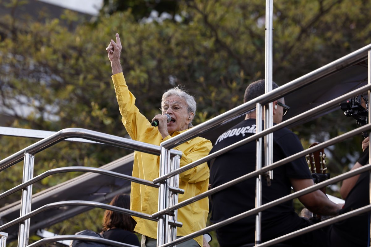 Caetano Veloso anuncia ato musical após projeto que reduz pena de Bolsonaro