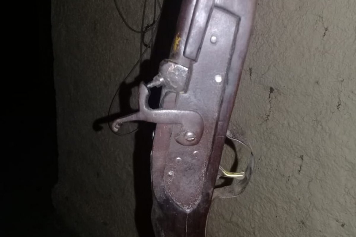 Adolescente é suspeito de matar pai acidentalmente com tiro de espingarda, no interior da Bahia