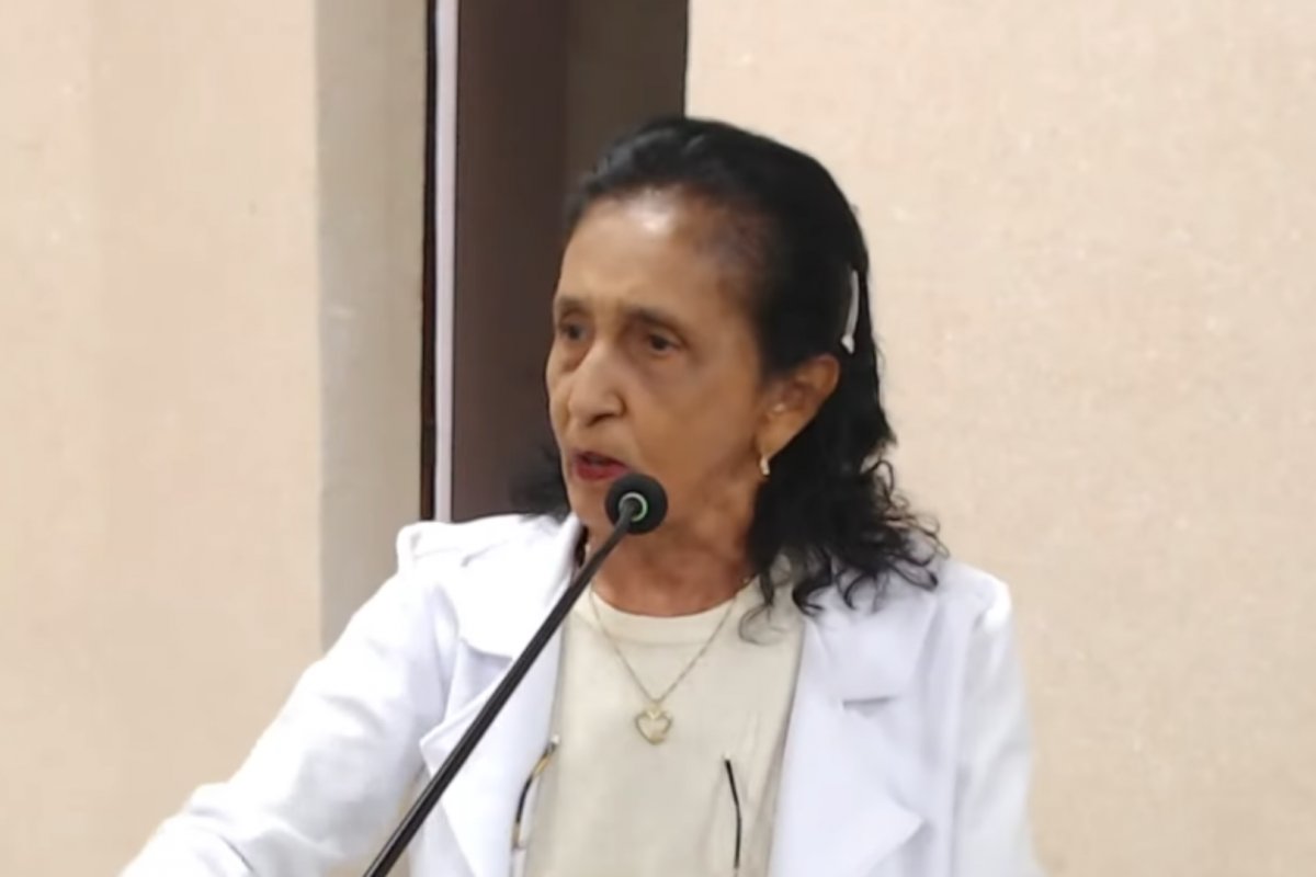 Vídeo: Vereadora viraliza após discurso de Natal inusitado: "Pegue as pedras que joga no meu caminho e leve para fundo dos infernos"