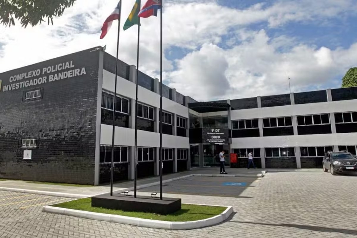 Idoso é preso sob suspeita de agredir padrasto de 79 anos no interior da Bahia 