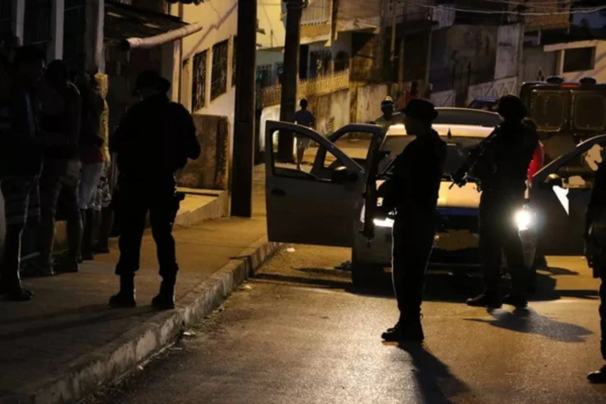 Homem apontado como chefe de facção ligado a grupo paulista é preso com R$ 100 mil em Lauro de Freitas