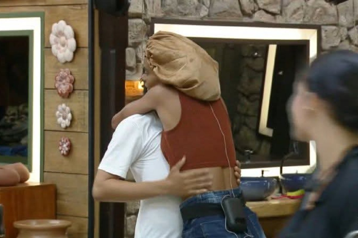 A Fazenda 17: Kathy pede desculpas para Dudu Camargo!