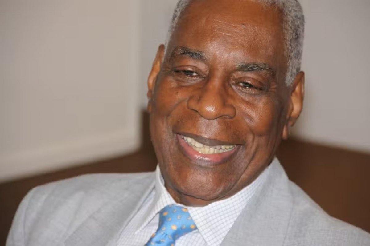 Morre Haroldo Costa, referência do carnaval carioca, aos 95 anos