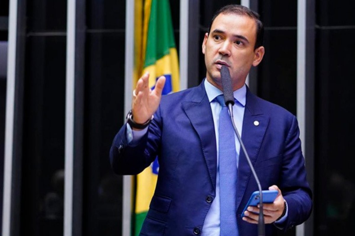 PF investiga possível repasse de recursos ilícitos a deputado e esposa na Operação Overclean