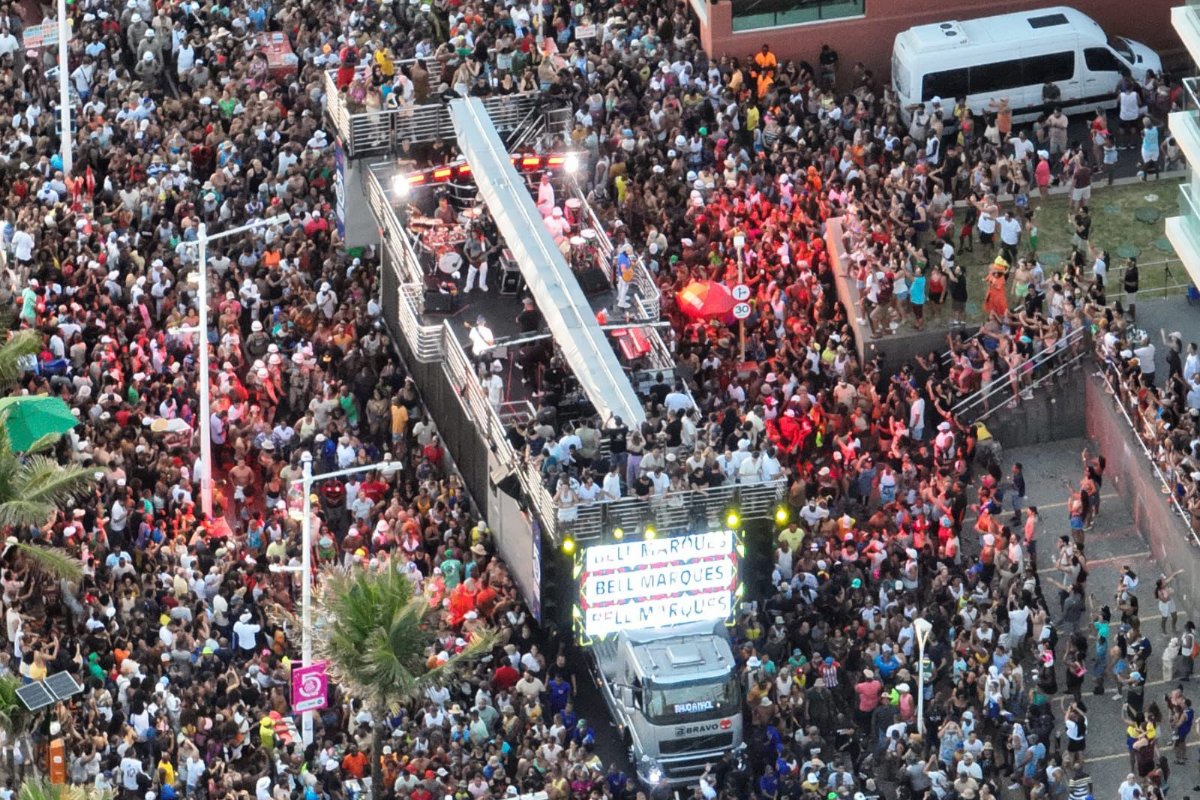 Dois foragidos são localizados por reconhecimento facial durante evento na orla da Barra, em Salvador
