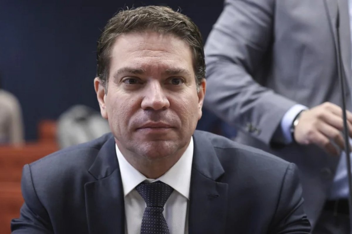 PF diz que Alexandre Ramagem deixou o Brasil de forma clandestina pela fronteira com a Guiana