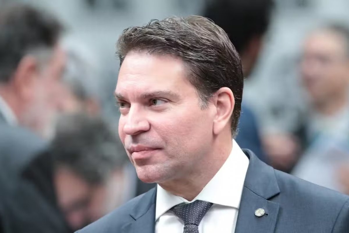 Ramagem só cogita renunciar ao mandato se obtiver asilo político nos EUA