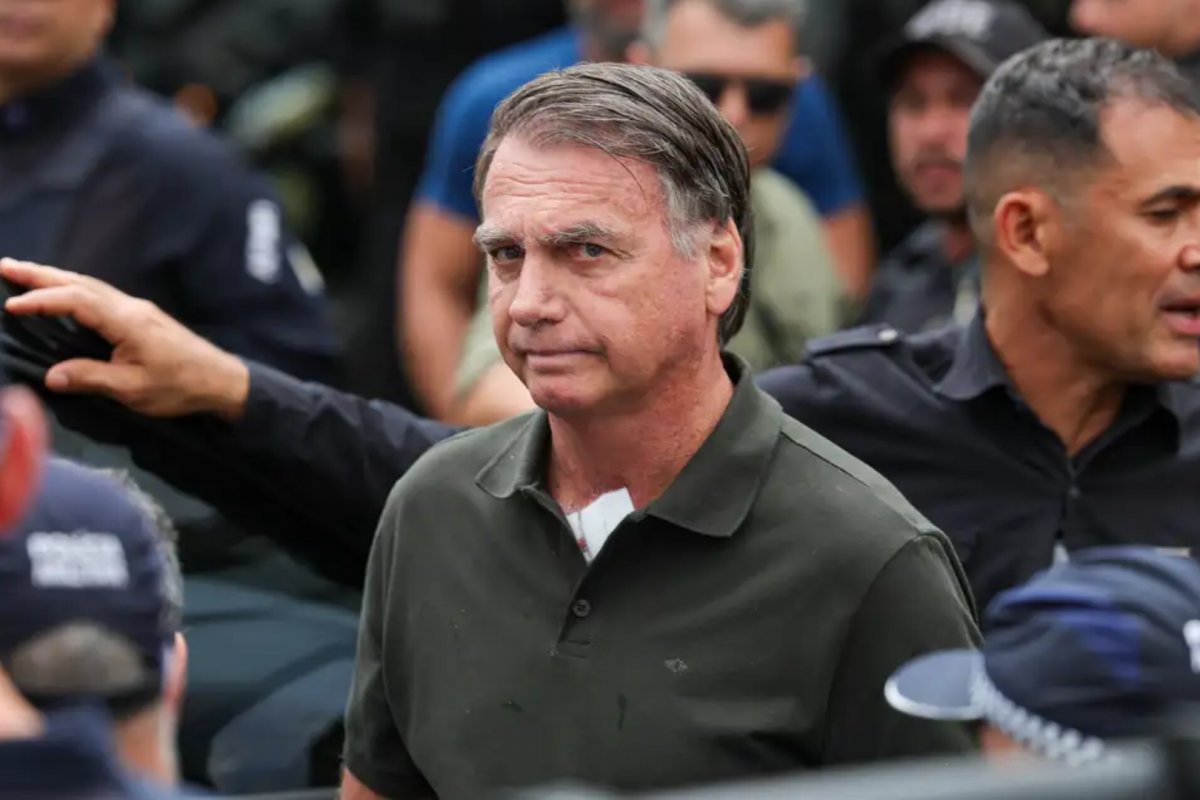 Após identificar existência de hérnias, defesa de Bolsonaro volta a pedir cirurgia de urgência e prisão domiciliar