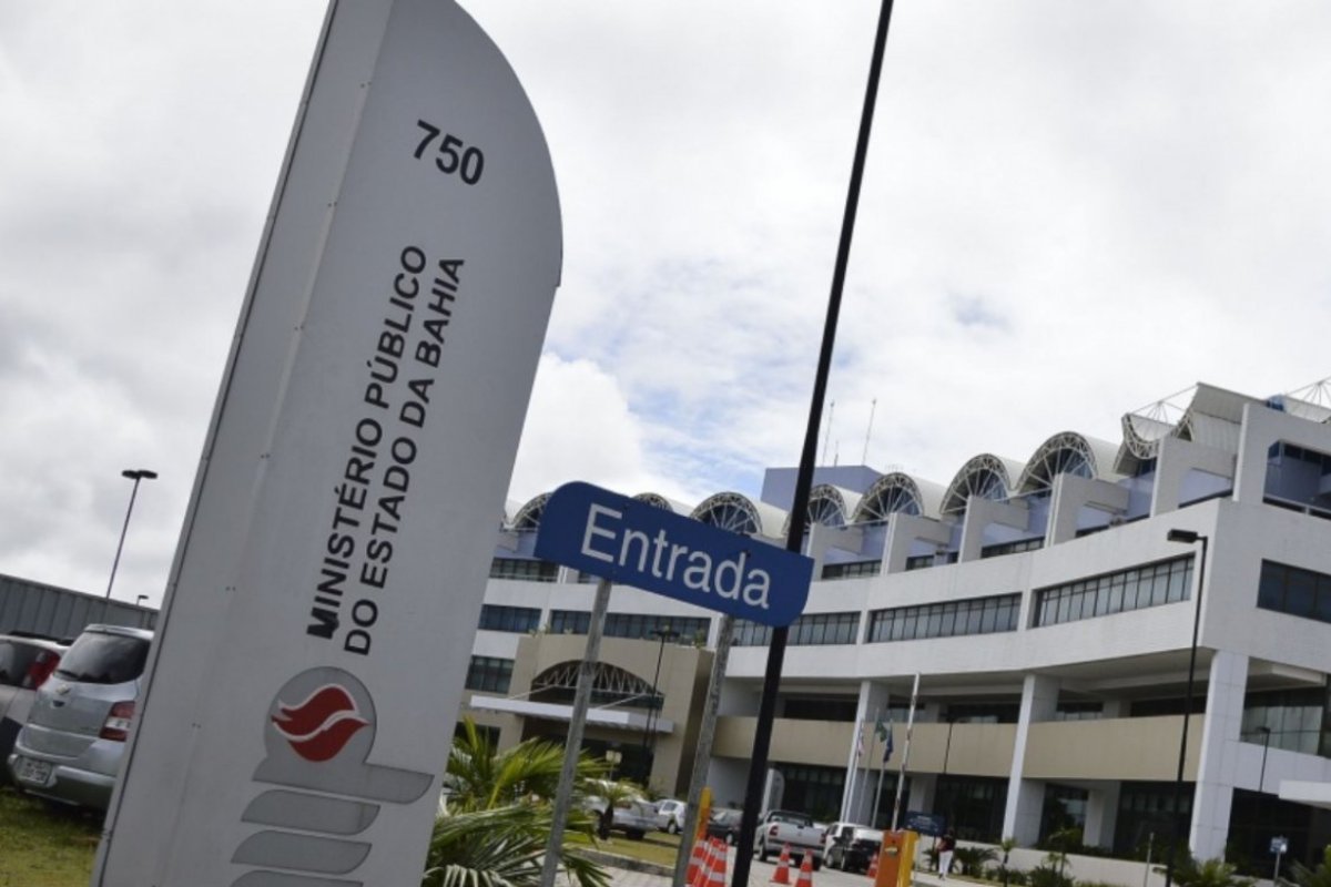 MP-BA e escolas definem regras para aquisição de livros e plataformas digitais 