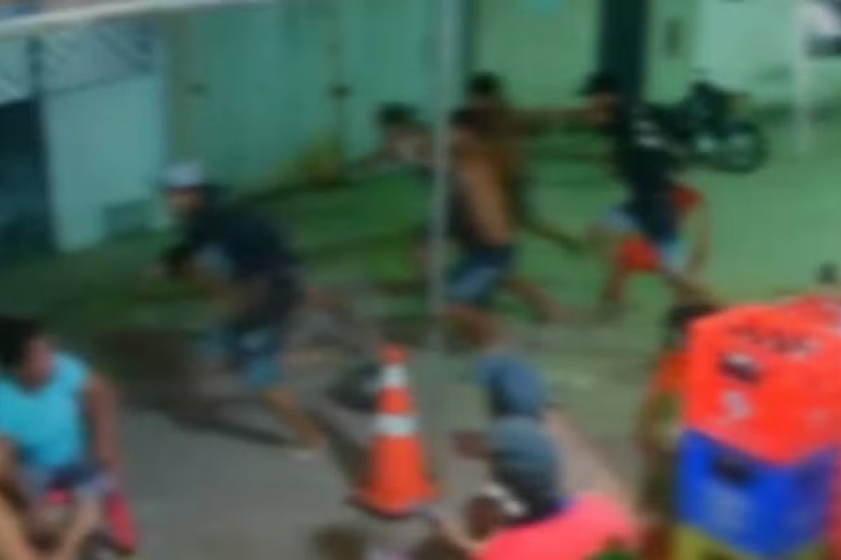 Vídeo: um ataque a tiros em bar termina com quatro baleados em Ilhéus