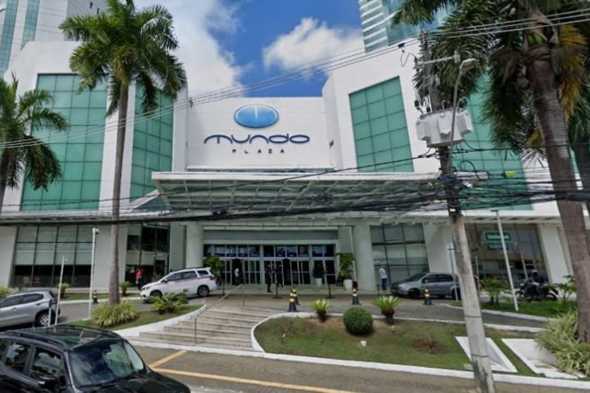 Idoso morre após cair de escada em um prédio comercial na capital baiana