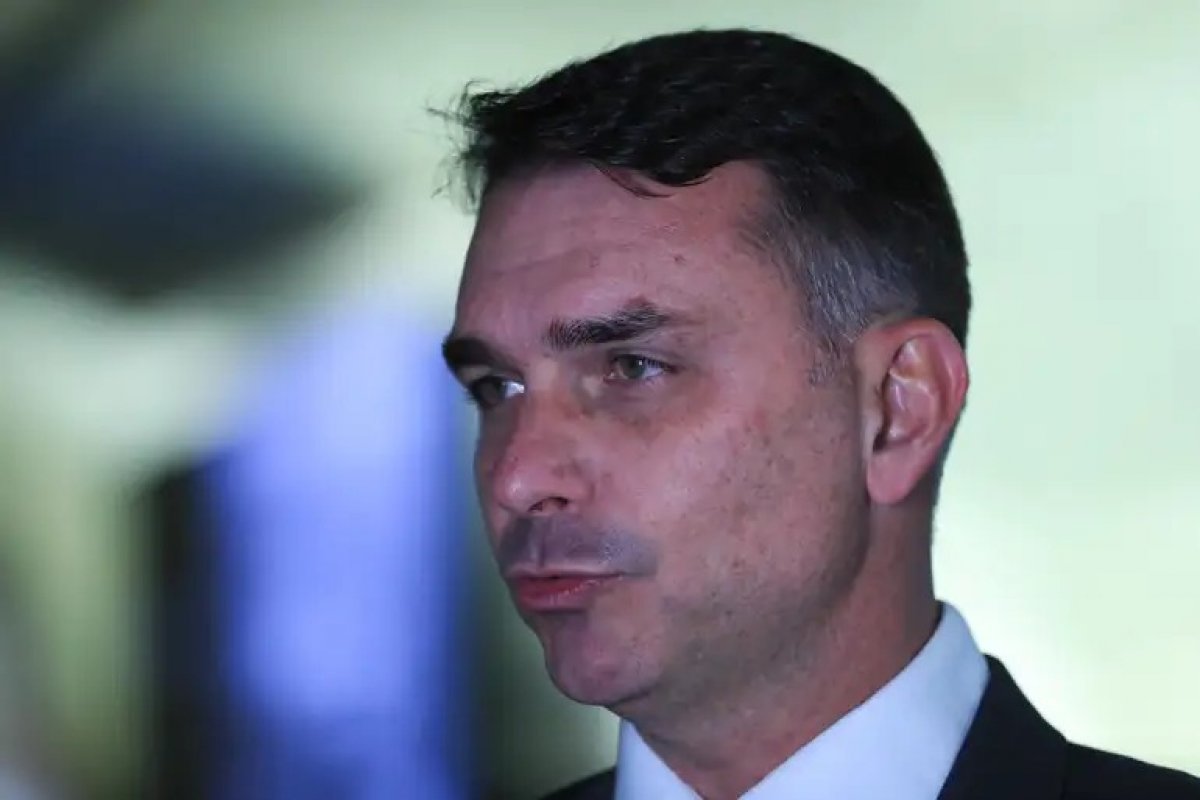 Flávio Bolsonaro diz que associação com Trump não ajuda pré-candidatura à Presidência