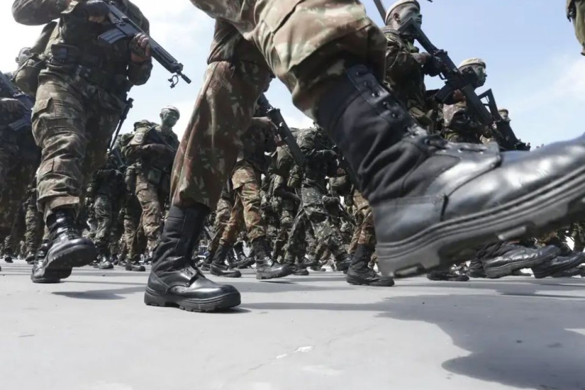 Auditoria aponta indícios de fraude em compras de militares no exterior