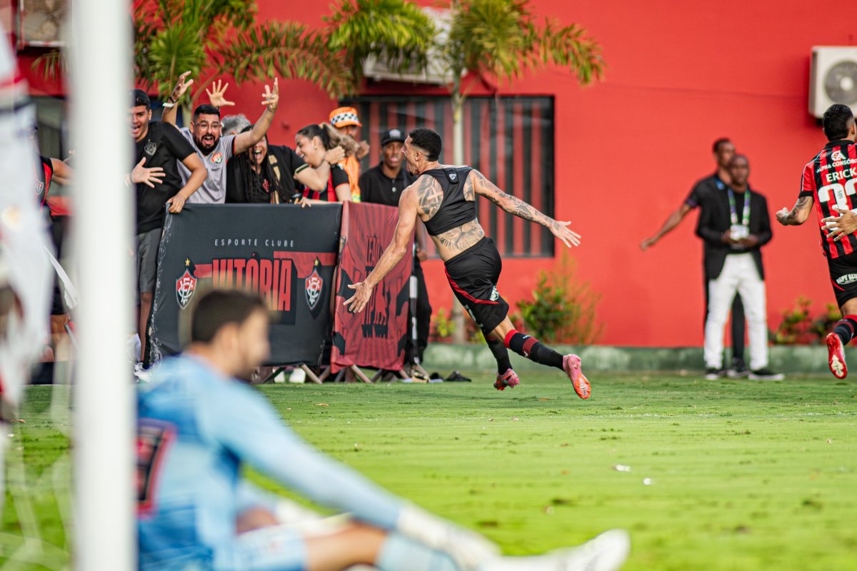 Retrospectiva do Vitória: confira altos e baixos do Rubro-Negro em 2025