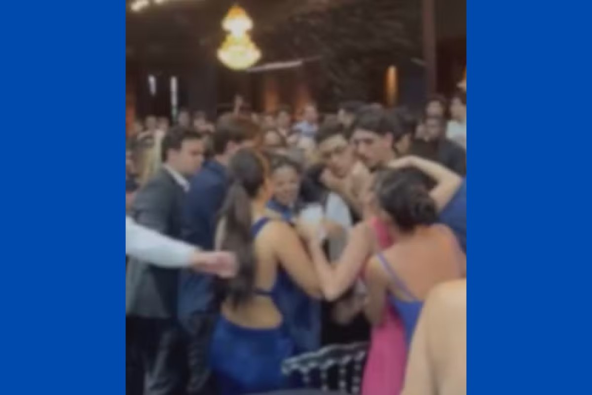 Vídeo: familiares de estudantes causam briga generalizada ao tentar expulsar DJ que pôs música com apologia a feminicídio em festa de formatura