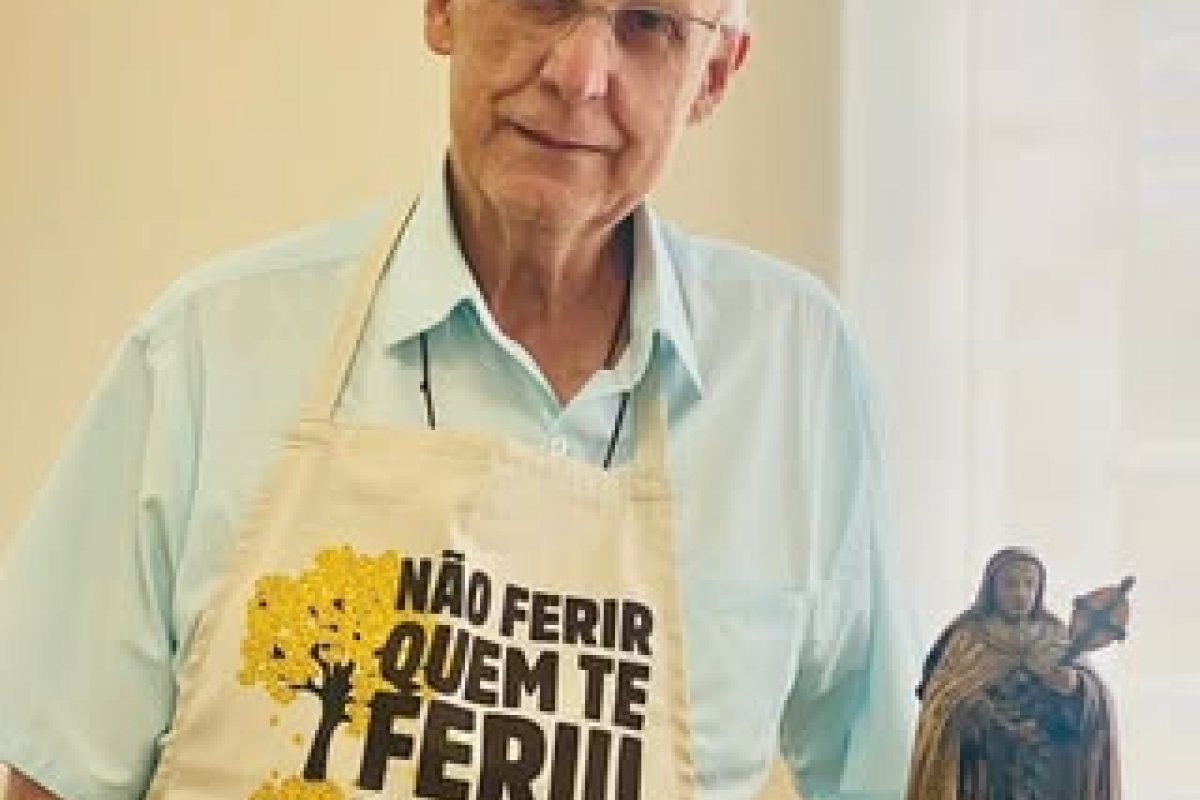 Padre Júlio Lancellotti é proibido de transmitir missas e tem atividades suspensas nas redes sociais