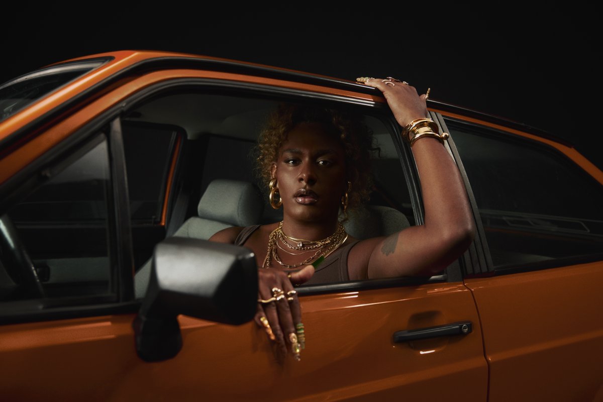 Liniker anuncia turnê “BYE BYE CAJU” com shows em quatro cidades do Brasil