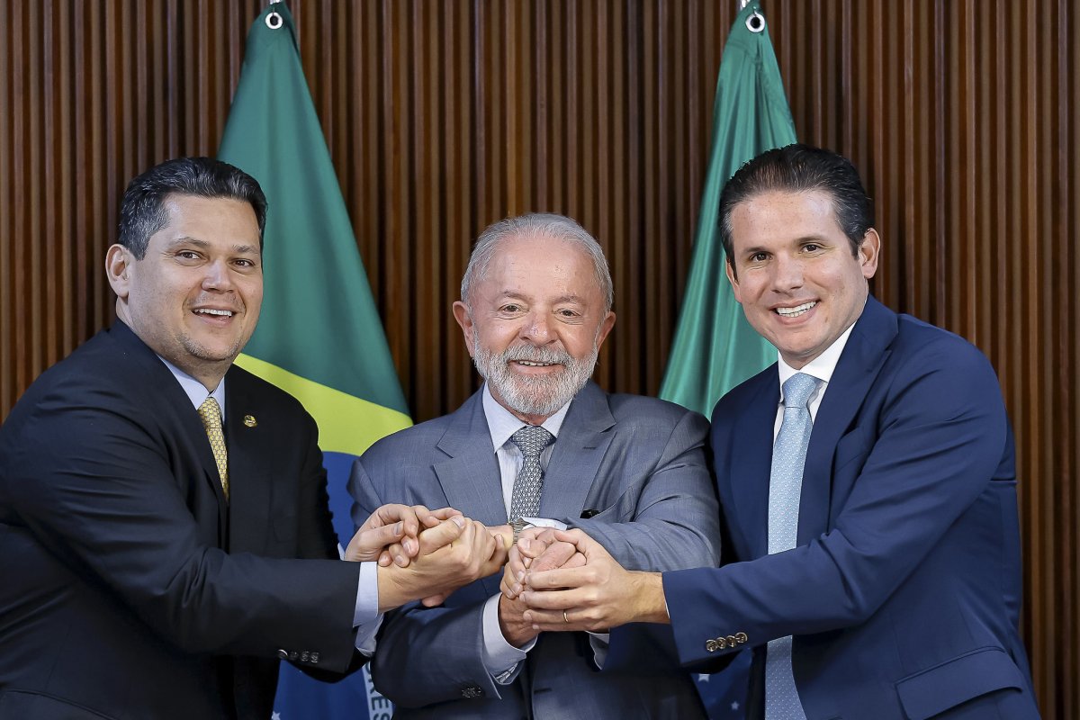 Lula chama Motta e Alcolumbre de amigos e diz estar disposto a 'aparar arestas' com Congresso