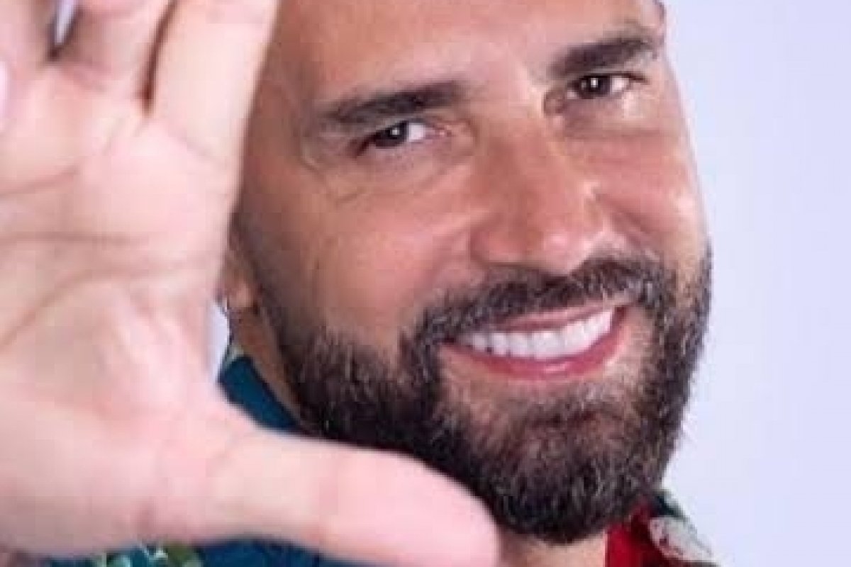 Latino grava especial de Ano Novo no SBT!