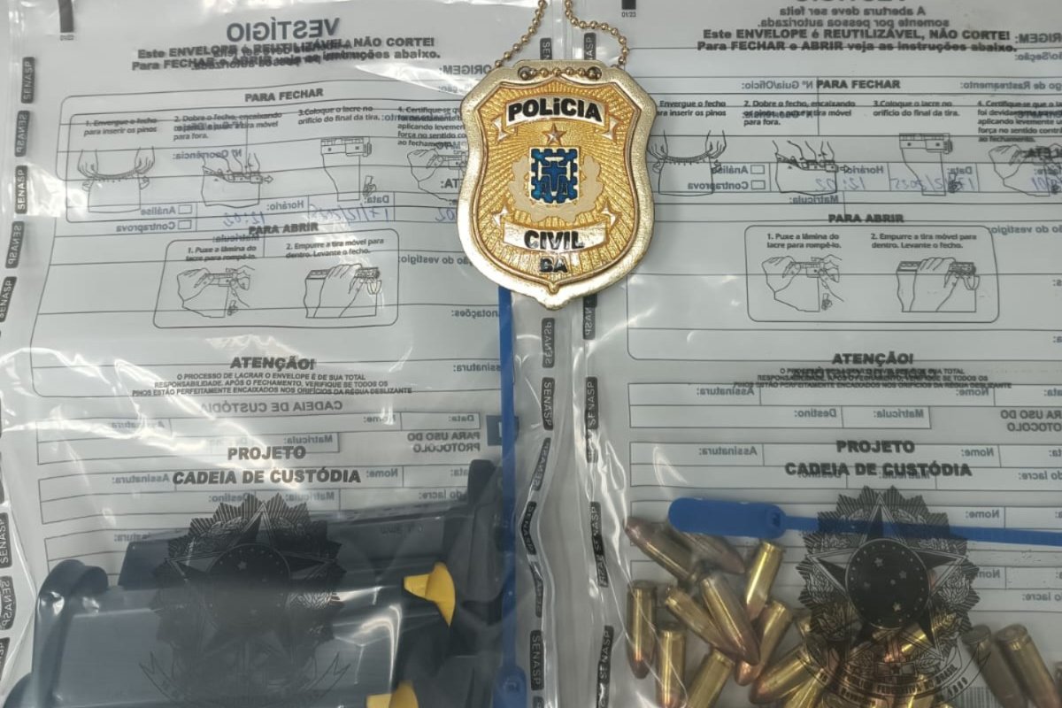 Armas são apreendidas em condomínio na Avenida Paralela após denúncia de ameaça contra ex-companheira
