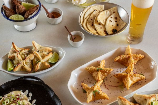 [Casa Chálabi lança happy hour com chopp dobrado, entradas e porções de mini salgados! ]