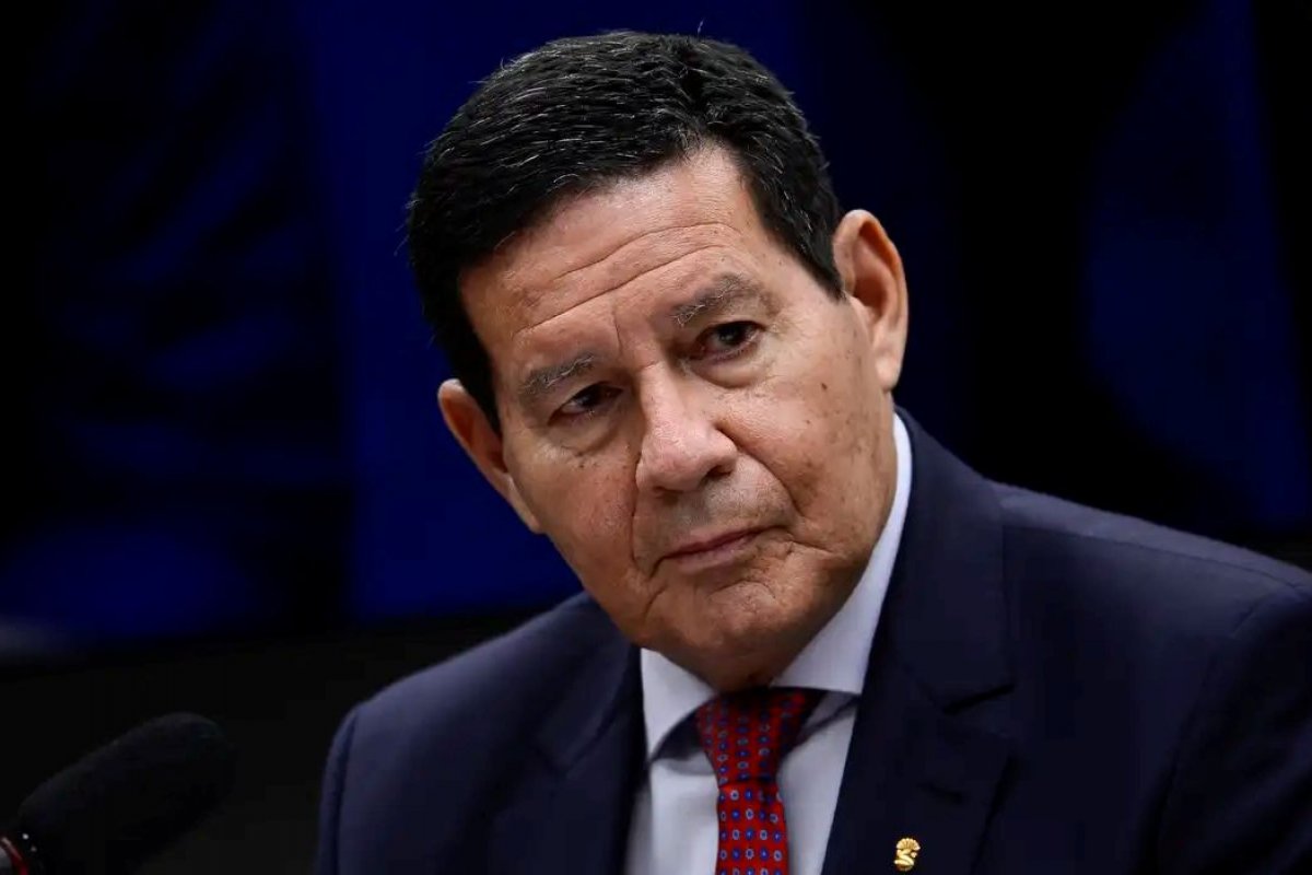 Vídeo: Hamilton Mourão admite que Exército negociou com o CV para recuperar armas desviadas