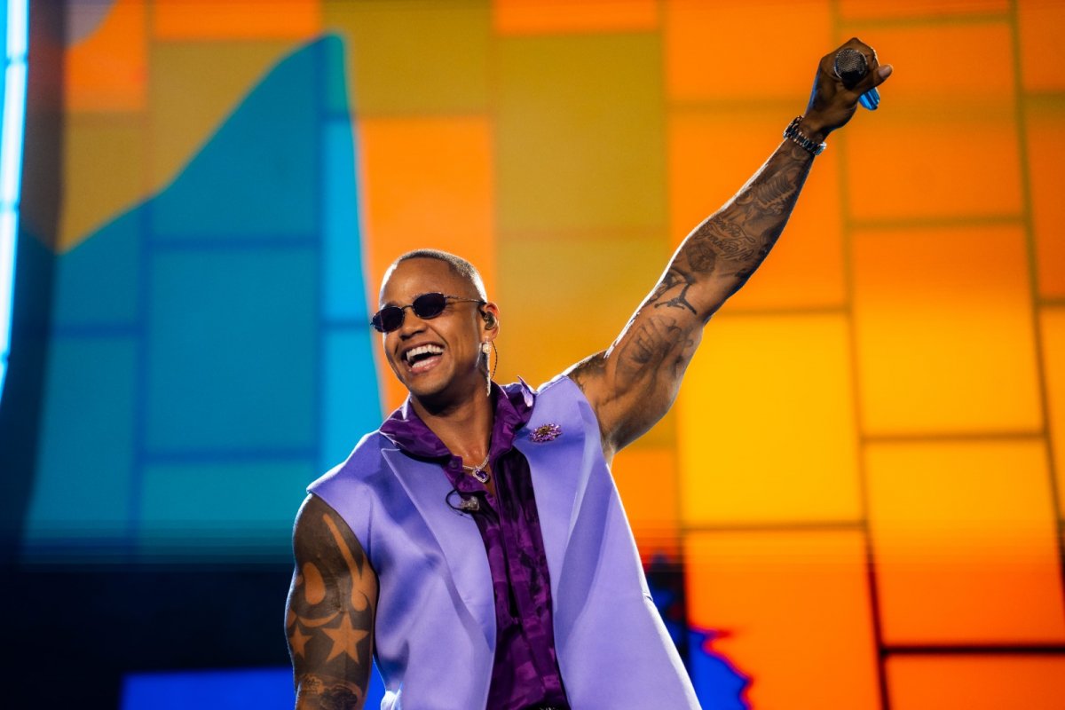 Léo Santana lança “Marquinha de Fitinha” e dá início às comemorações de 20 anos de carreira! 