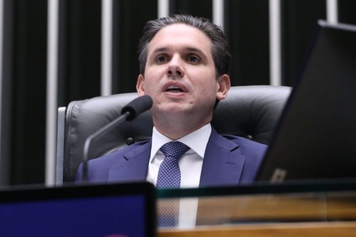 Motta diz que funcionárias fantasmas são história superada e refuta ilícito em seu gabinete