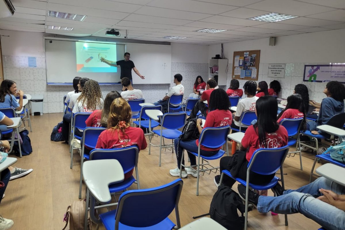 Colégio de Salvador oferece bolsas integrais para alunos da rede pública no ensino médio